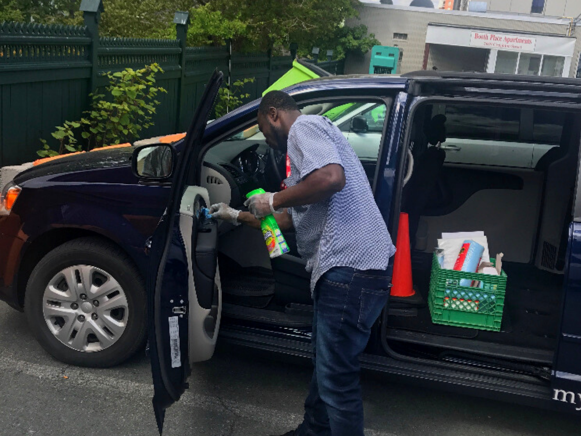 Volunteering Helps New Canadian Give Back During Pandemic