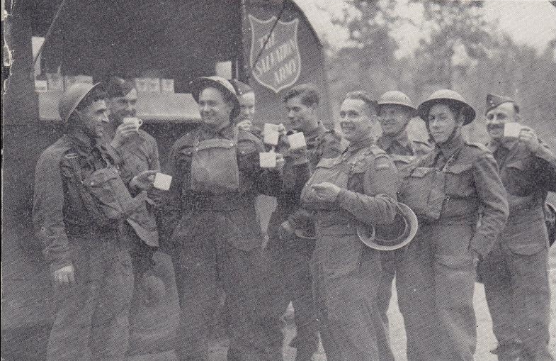 WW2 image of soldiers at Salvation Army canteen truck
