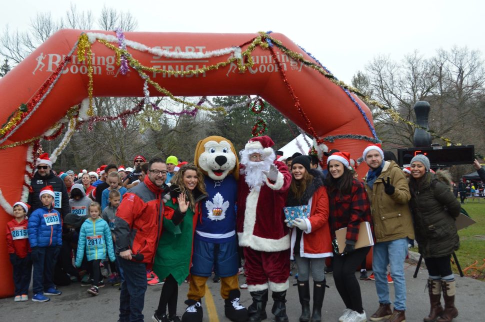 Santa Shufflers at start line for race