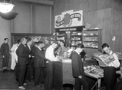 Soldiers at a Salvation Army canteen during WW1
