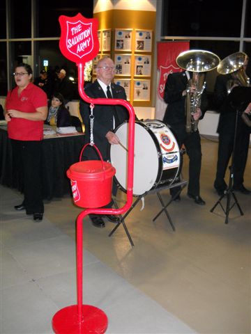 2009-kingston-christmas-kettle-launch-005