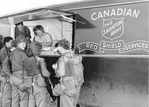 Salvation Army war services and canteens for troops