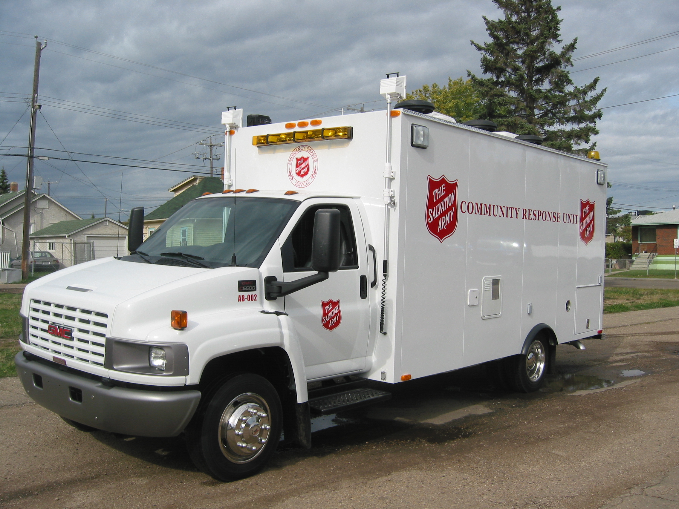 EDS mobile feeding unit in Fort McMurray