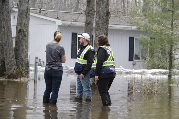 Disaster services workers visit home during Ottawa floods
