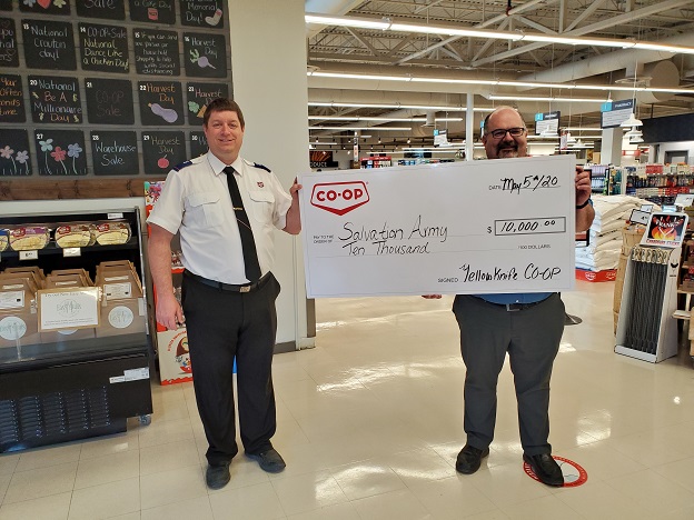 Cadet Jason Brinson receives cheque from Yellowknife Co-op