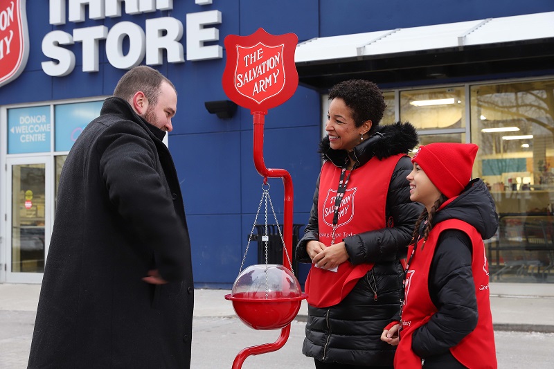 No Frills, Salvation Army step up to feed the hungry (3 photos