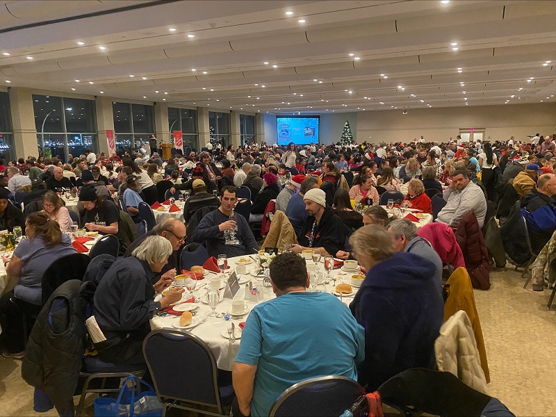 Guests enjoy sit-down turkey dinner