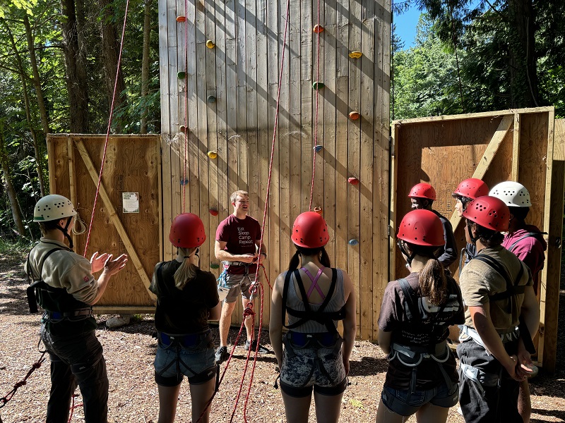 Jacob teaches ropes to 8 campers