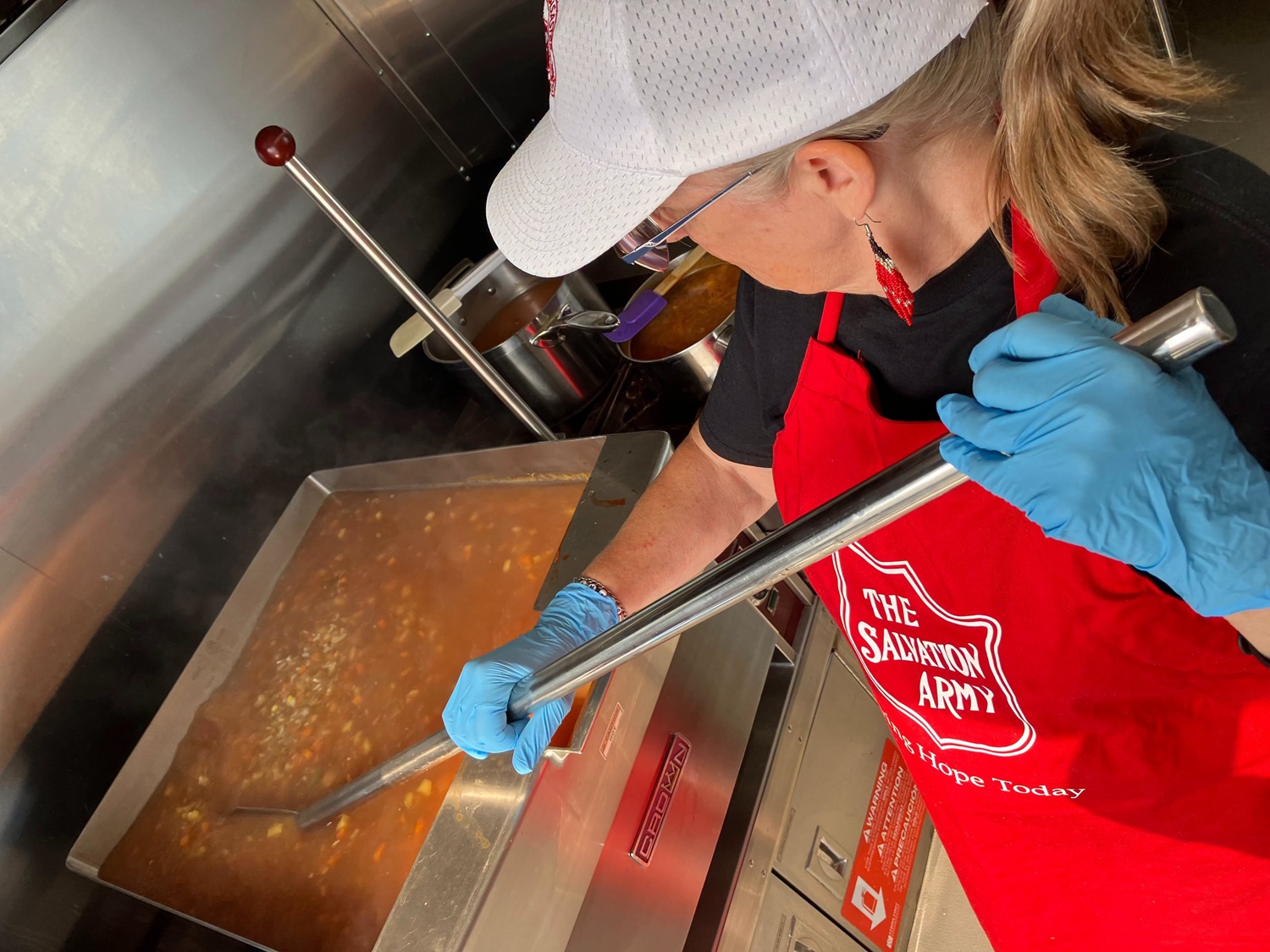 Salvation Army Emergency Disaster Services Team Aids Wildfire Evacuees