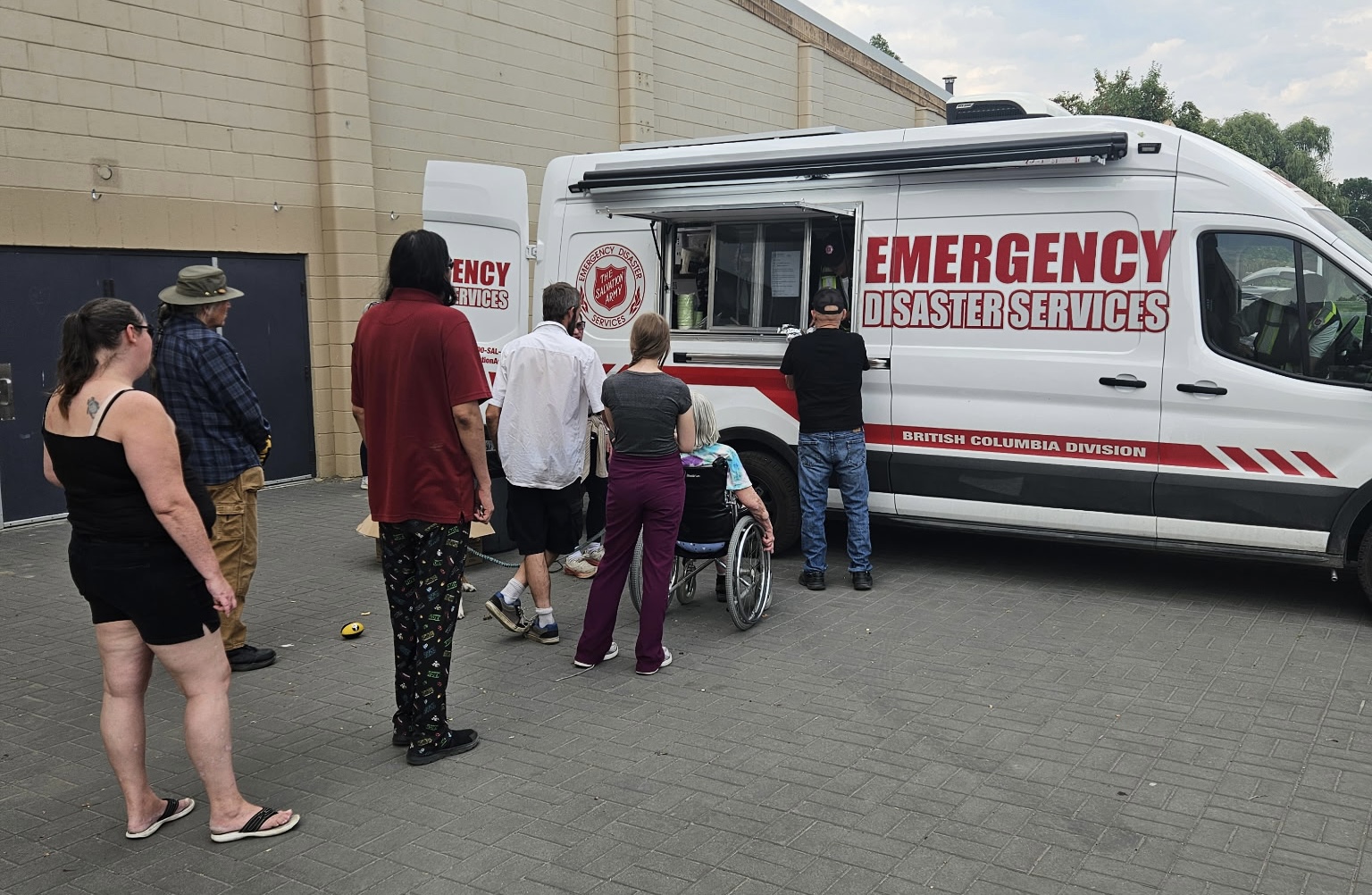 Emergency disaster services truck feeds vulnerable people